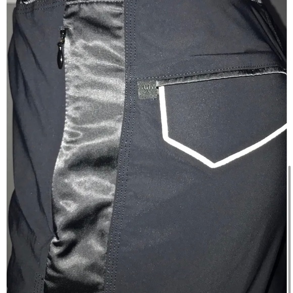 Lululemon rise and shine tuxedo pants EUC 6 - Picture 4 of 11